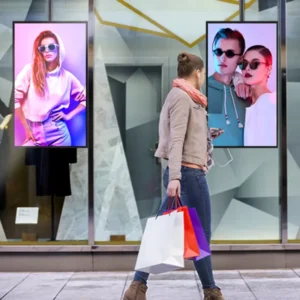 43 55 65 Inch Street Window Advertising Display Screen High Brightness 2500nits OEM ODM for Clothing Store