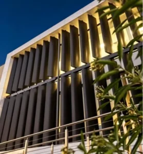 Decoration Durable Lightweight Aluminum Alloy Louver Modern Design Eco Friendly 5 Year Warranty Vertical Shutters